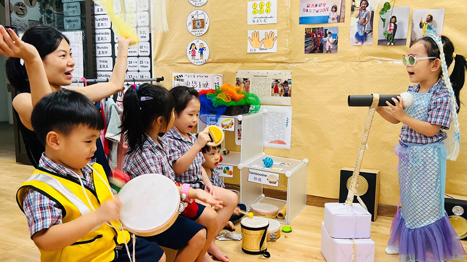 Pretend play activities at the dramatic space boost children's social and emotional development.