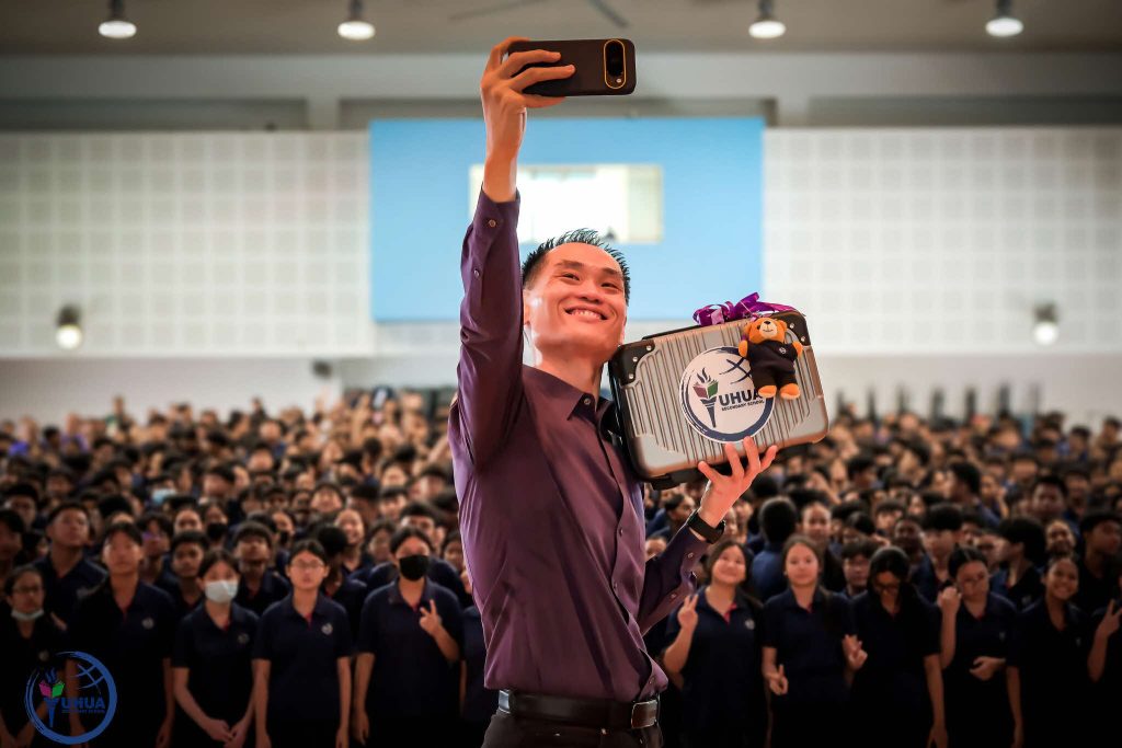 Yuhua-Farewell-picture_edit-1024x683.jpg