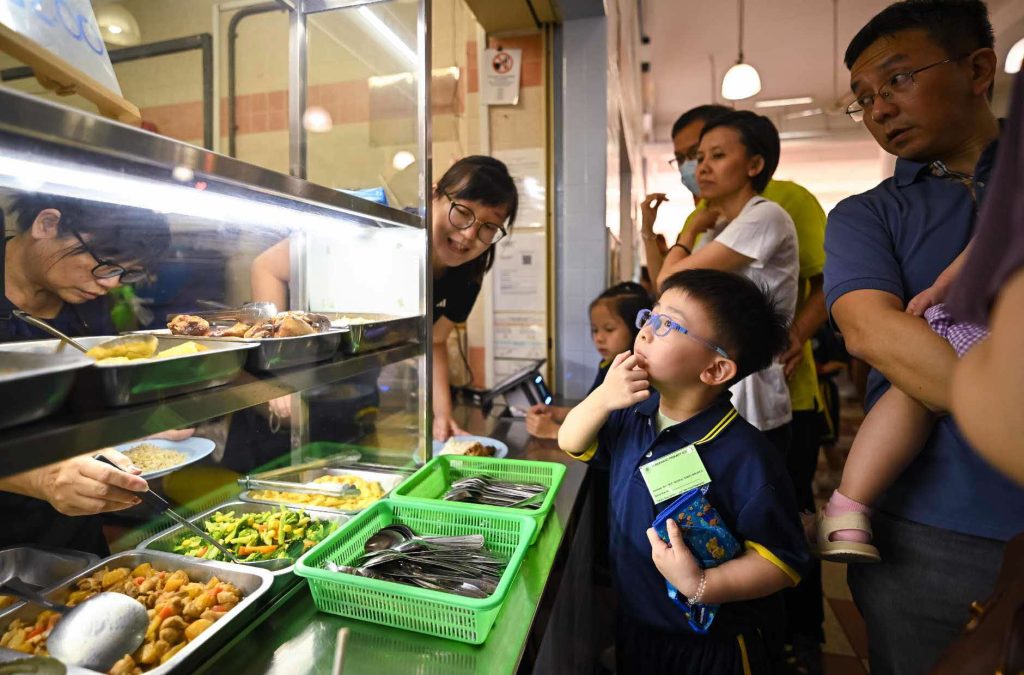 7_In-pictures-First-day-of-school-moments_Sembawang-Pri_P1-1024x675.jpg