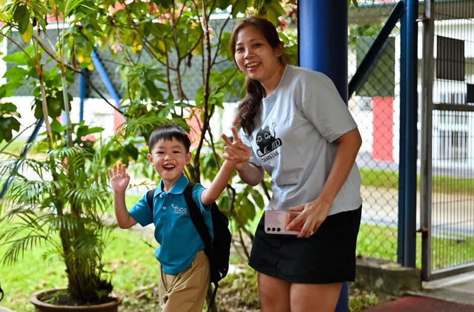 1_In-pictures-First-day-of-school-moments_Sembawang-Pri_MK-.jpg