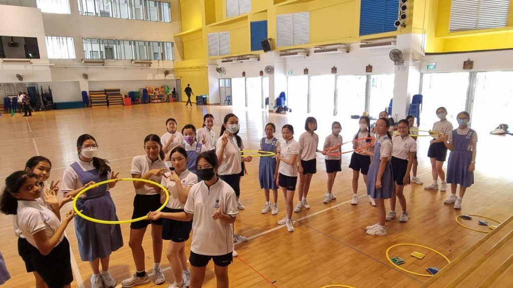 St-Anthony-Canossian-Pri-students-Fingertip-Hula-Hoop-1024x576.jpg