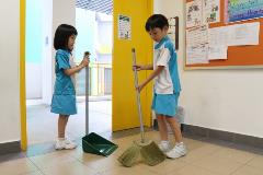Environment Champion - Let's Keep Our Classroom Clean 03 - To instill the values of responsibility (be responsible for the class cleanliness 03 (640x427)