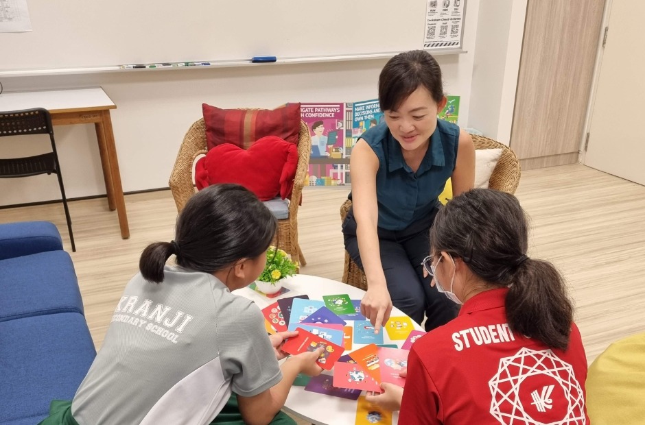 Questions about courses and careers ahead An ECG counsellor can point the way_hero